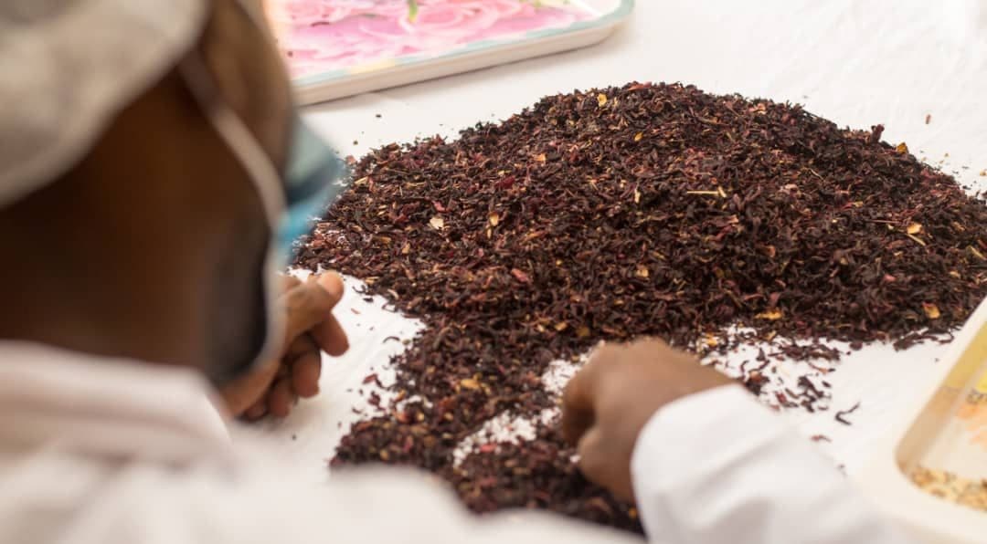 The Art of Blending: Crafting NutriHealth’s Unique Tea Blends